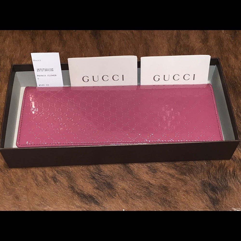 **AUTHENTIC** GUCCI Clutch (Peonia Flower)